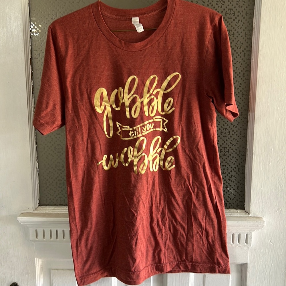 Women’s canvas brand Gobble til you wobble rust red tshirt size Small
